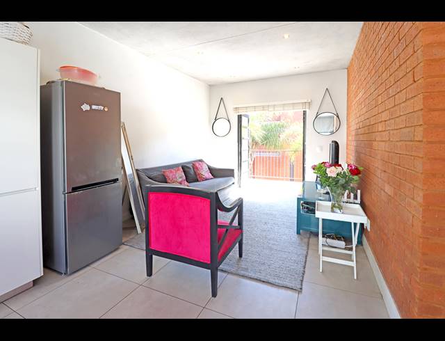 1 BEDROOM APARTMENT FOR SALE IN MELROSE NORTH